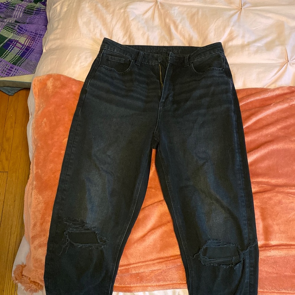 SkyHigh Waisted Black distressed AE Jeans